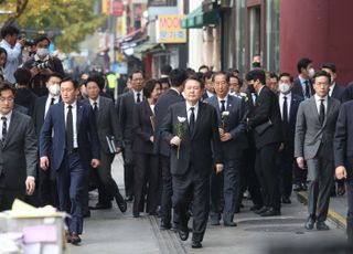 尹대통령, 국무위원들과 이태원 합동분향소 조문…"슬픔 가눌 길 없어"