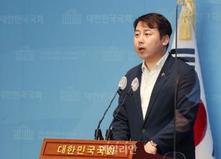 장예찬 "'상습 음모론자' 김어준, 방송에서 퇴출시켜야...유승민도 똑같아"