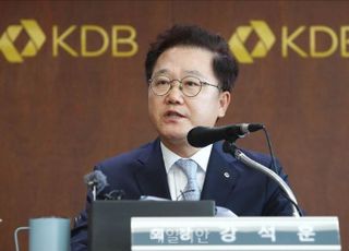 [단독] 강석훈 산은 회장 "BIS비율 13% 방어 쉽지 않다"