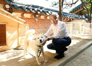 文측, '풍산개 파양' 논란에 "대통령실이 쿨하게 처리하면 그만"