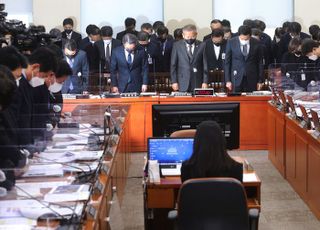 이태원 참사 현안질의 시작, 묵념하는 이상민-윤희근-오세훈-박희영