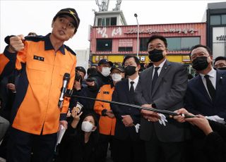 이태원 참사 관련 브리핑 받는 정진석 국민의힘 비대위원장