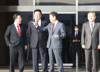 윤 대통령 해외 출국, 주호영·정진석·김대기·이상민 등 환송 참석