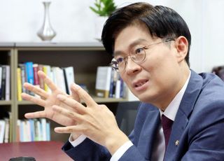 조정훈, 이재명 '이태원 참사 희생자 명단·영정 공개' 주장에 "미친 생각"