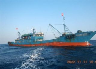 해수부, 불법조업한 중국 타망어선 2척 나포