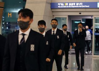 축구 국가대표 선수들, 카타르 출국 '남다른 각오'