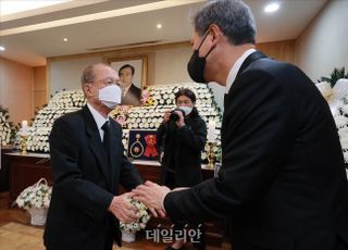 [속보] 김기춘, '세월호 보고 조작 혐의' 파기환송심서 무죄