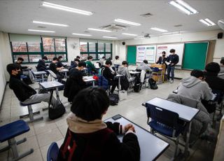 전국서 수능 부정행위 올해도 잇따라…'종 치고 마킹, 전자담배·노트북 소지'