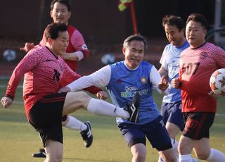 [D화보] 22년만에 열린 여야 국회의원 축구대회 