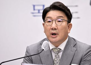 "죽음의 환전상" "정치무당"…권성동, 尹퇴진집회 간 의원들 맹타