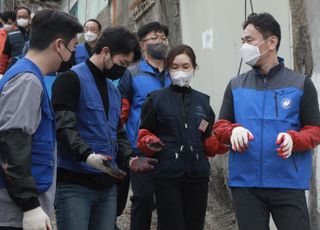 '매니지먼트 피움' 송자호 의장, 정애리 배우, 금융권과 합동 사랑의 연탄 나눔 봉사 실시