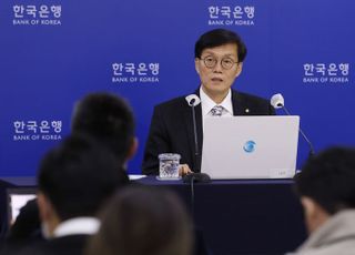 통화정잭방향회의 결과 설명하는 이창용 한국은행 총재