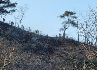 전북 완주서 산불...16시간 만에 주불 진화