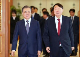 '단념'과 '보장'…尹·文 대북정책, 철학이 다르다