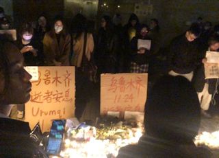 '닥치고 봉쇄'에 폭발한 중국인들…상하이서 시진핑 퇴진 시위