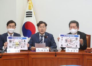 대장동 종자돈 역할 부산저축은행 대출 관련 박찬대 최고위원 발언듣는 이재명 대표