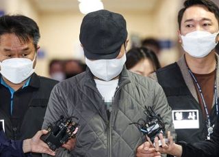 검찰, '700억 횡령' 우리은행 직원 공범 4명 구속영장
