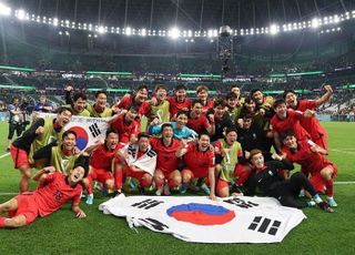 [속보] 한국, 12년만의 월드컵 16강…포르투갈에 2-1 승