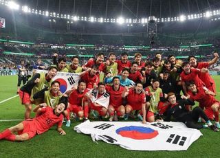 [속보] 한국, 12년만의 월드컵 16강…포르투갈에 2-1 승