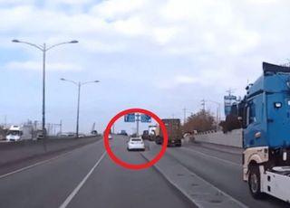 터널 앞 차도서 후진하던 차량과 충돌…"상대는 9:1 주장" 과실은?