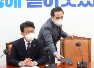 민주당 원내대책회의 참석하는 박홍근