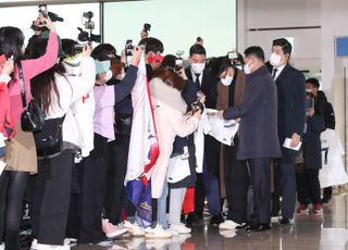 '마스크 투혼' 손흥민, 토트넘 복귀...오늘 출국