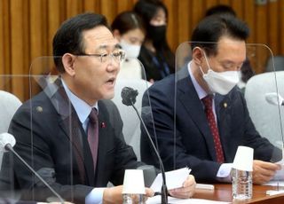 주호영 "野, 이제 와서 서민감세?...제비 다리 부러뜨리고 고치려는 것"