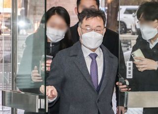 '측근 구속영장' 김만배 "회사 운영자금 수표 인출…재산 은닉 아냐"