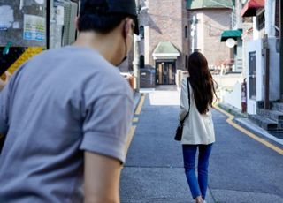 "애엄마 맞지? 같이 키우고 살자"…10살 딸 가진 20대女 스토킹한 男