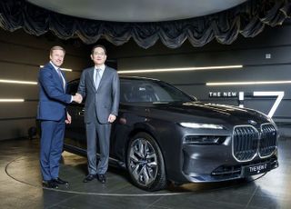 삼성, 'BMW 뉴 i7' 국내 1호차 등 10대 인도받아