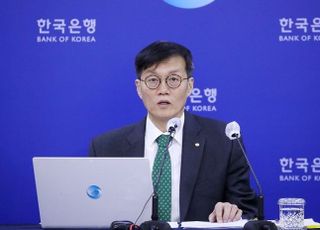 이창용 “물가 중점 통화정책 지속”...내년 금리인상 예고