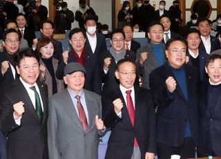 기념촬영하는 정진석-장제원-김기현-이철규, 친윤계 국민공감 두번째 공부 모임