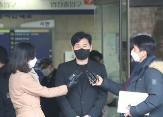 [D:이슈] 양현석, '보복협박 혐의' 벗었다…YG, 오너 리스트 일부 털어내