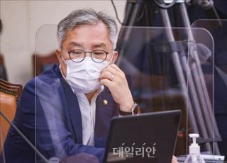 법원 "최강욱, 이동재 前 채널A 기자에게 300만원 배상하라"