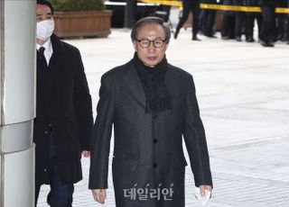 법무부, MB 사면 및 복권…'드루킹' 김경수, 복권없는 사면 결정