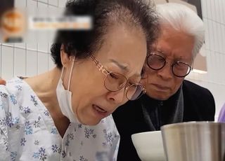 남이 버린 아기 2천명 돌본 목사 아내…"치매 걸려 '아기'됐다"