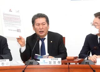 청청래 최고위원 발언 듣는 이재명 대표