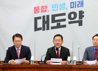 주호영 "文 청와대, 국민 행복도까지 조작…동물농장인가"