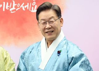 "민주주의 질식하고 있다"…이재명, 당원에 보낸 연하장서 주장