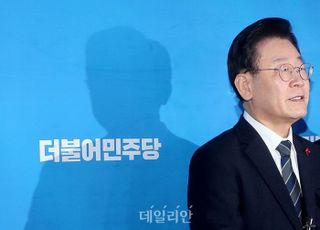 '사법 리스크' 이재명 겨누는 검찰의 칼…요동치는 민주당 [2023 정치 기상도]