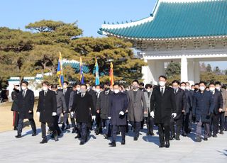 한화그룹 방산계열사, 현충원 참배 '애국 시무식'