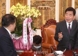 김진표 "선거제 개편 2월 중 복수안 논의"…이진복 "국회서 잘 해달라"