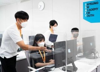 올해는 개발자로 '취뽀'?…비전공자 조력자된 삼성·애플·KT·네이버