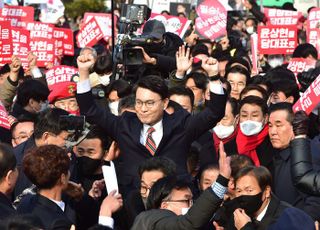 윤상현, 박정희 생가서 출마선언 "낙동강 전선에서 수도권으로"