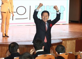 인사하는 김기현 국민의힘 의원