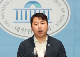 '尹 참모' 장예찬, 與 청년최고위원 출마 "민주당 박살내는 카드"