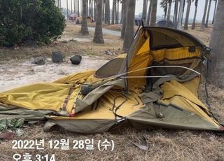 제주 야영장 '알박기' 텐트 눈살…결국 철거 행정대집행