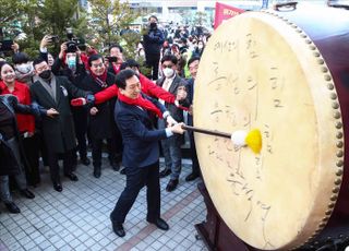 '尹 대선 북'에 'MB 축사'...김기현 캠프 개소식에 3000명 몰렸다