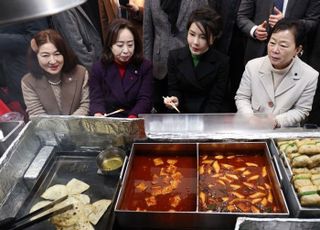 김건희, 설 앞두고 '대구 정치 1번지' 서문시장 방문…왜?