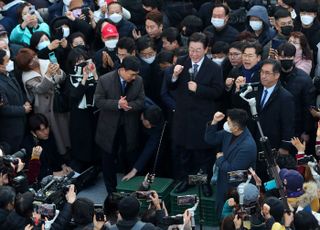 이재명 "우리가 왕 뽑았느냐. 사적 복수에 권한 사용하면 도둑"